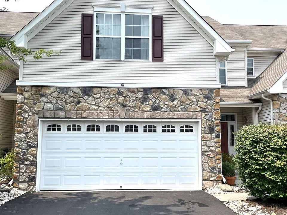 4 Blake Dr