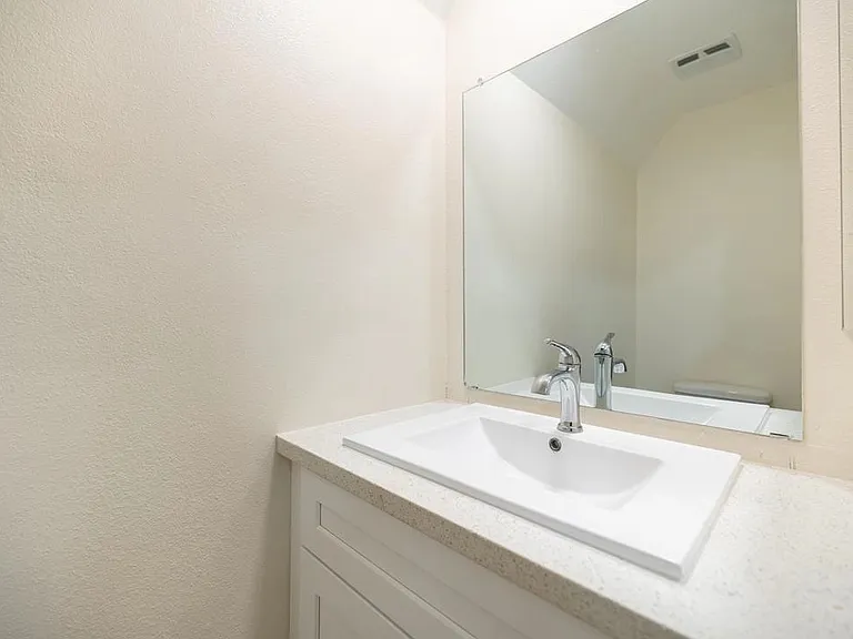 Las Casitas Apartments — Photo 25