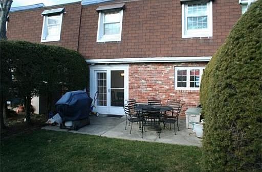 2nd image of 16 Queensboro Ct