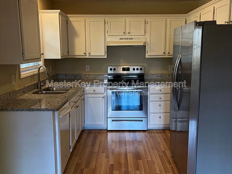 1401 Ravensthorpe Dr — Photo 2