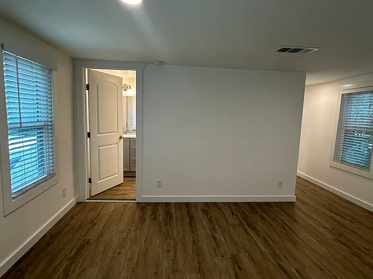 2232 W Rosedale St S #100 — Photo 16