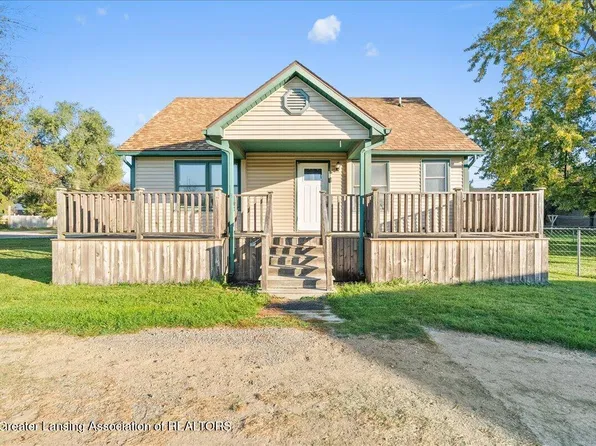1204 N Clinton Ave, Saint Johns, MI 48879