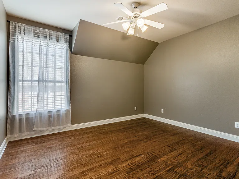 901 Sandy Trl — Photo 26