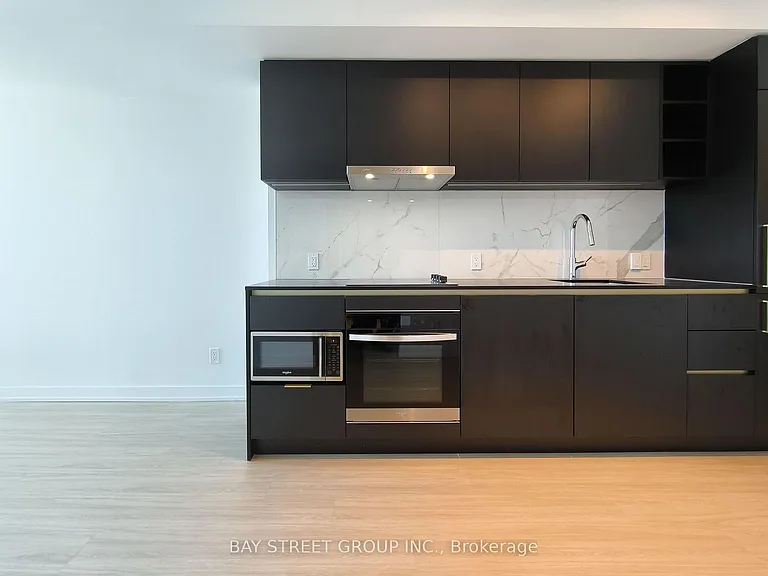 8 Wellesley St E #3910 — Photo 12