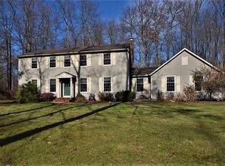 8854 E Pilgrim Dr, Chagrin Falls, OH 44023