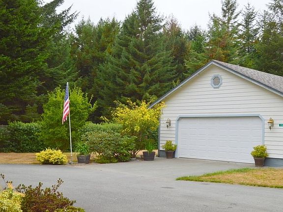 Beautiful paved driveway.