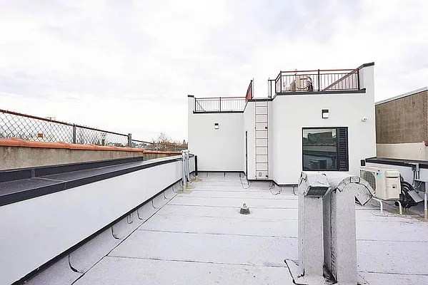 Rented by Artur Gutman, LREB | media 23