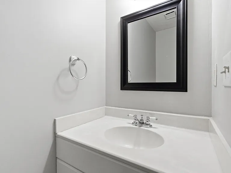 435 Greenview Dr — Photo 13
