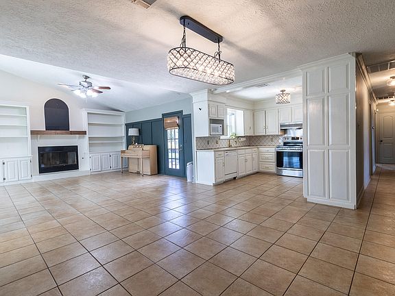 3rd image of 527 Lebanon Ct