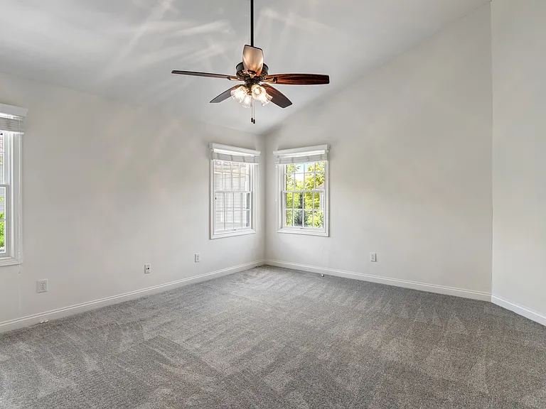 12735 Edgemont Way — Photo 36