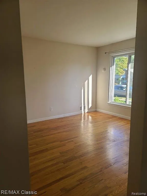 3 bed, 1051 sqft, $1,500 — Photo 2