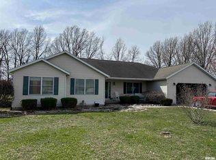 3814 Lake Dr, Taylorville, IL 62568