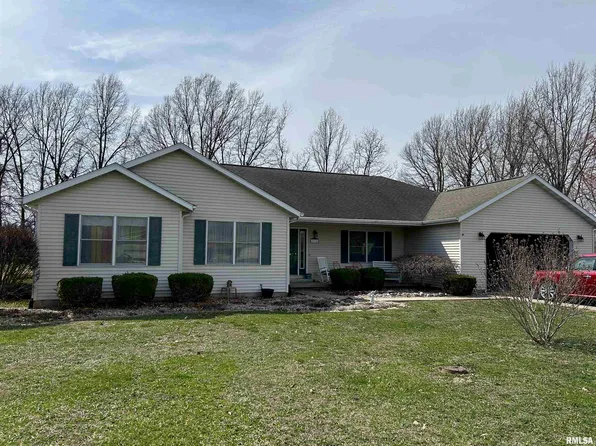 3814 Lake Dr, Taylorville, IL 62568
