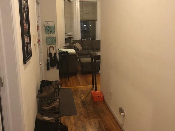 5th image of 2215 W Chicago Ave