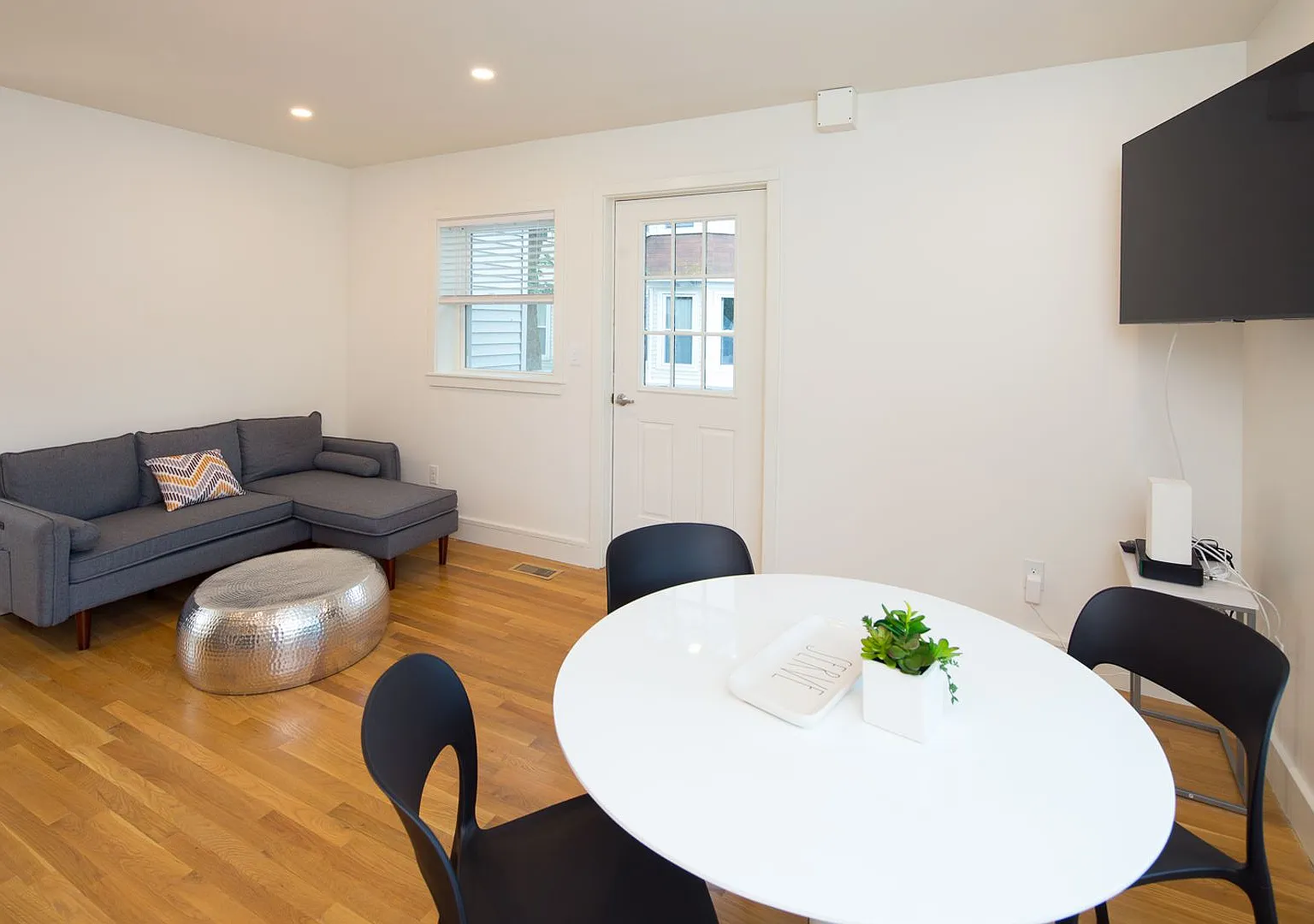 92 Brown Street — Photo 3