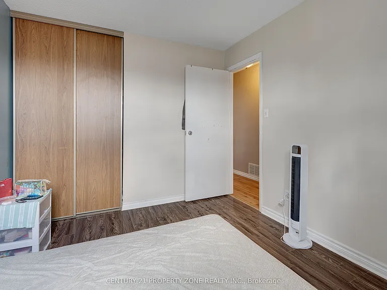 32 Lady Stewart Blvd — Photo 13