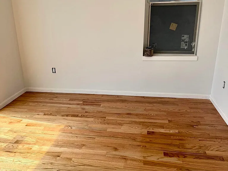 88 Romaine Ave — Photo 33