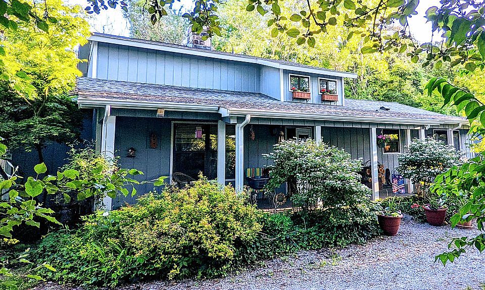 1st image of 415 Fawn Dr