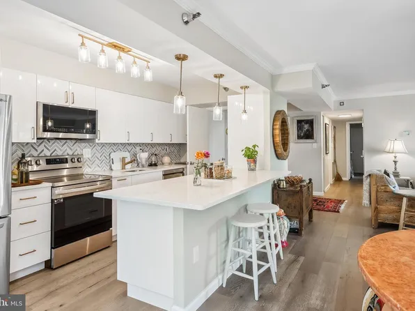 1808 Old Meadow Rd APT 906, Mc Lean, VA 22102