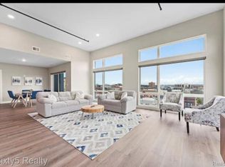 166 Oak St #PENTHOUSE 7, Wyandotte, MI