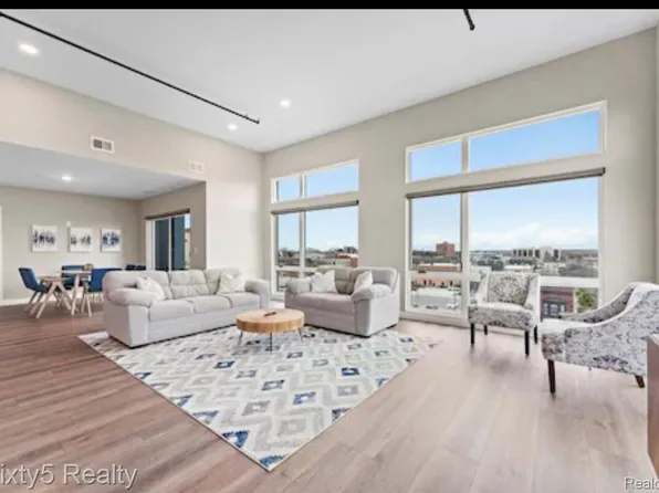 166 Oak St #Penthouse 7, Wyandotte, MI 48192