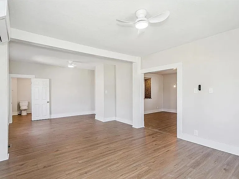 301 SW 3rd St #1 — Photo 8