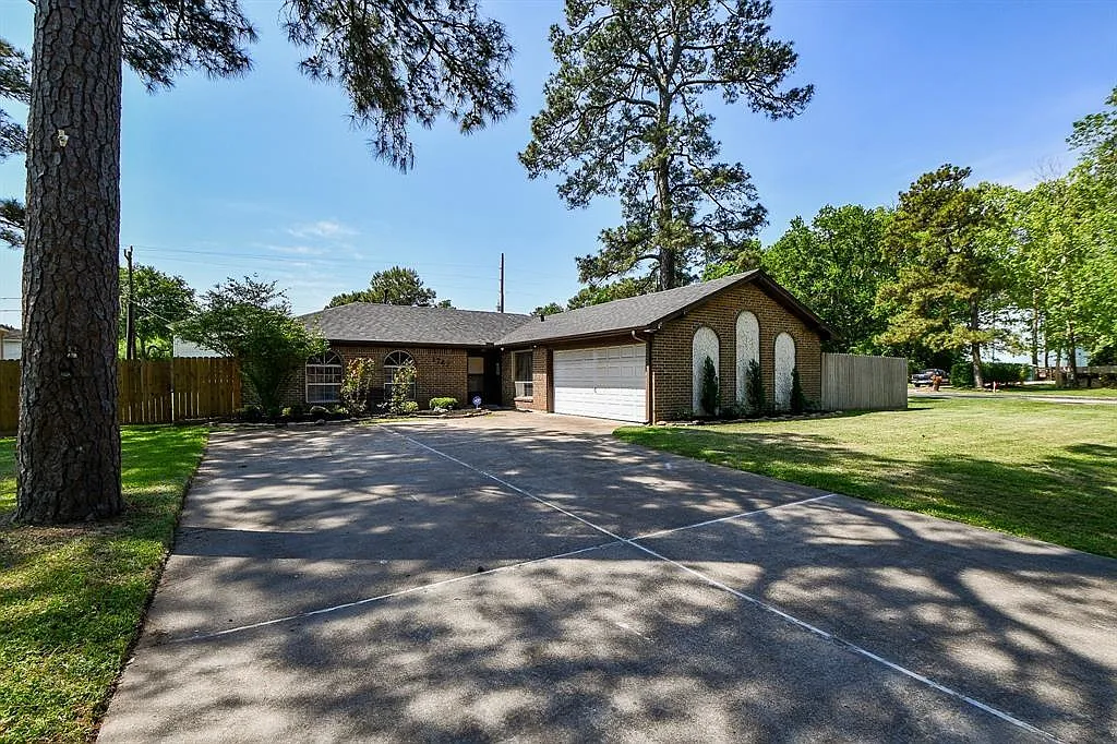 4 bed, 3.0 bath, 2007 sqft, $2,000 — Photo 3