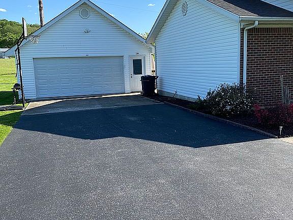 3rd image of 319 Countryside Dr
