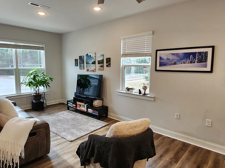 346 Old Grove Ln — Photo 7