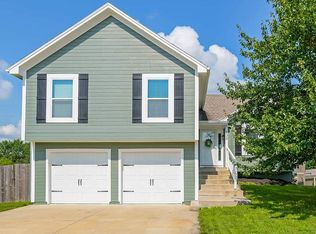 632 SE Jonathon Ave, Lees Summit, MO 64063
