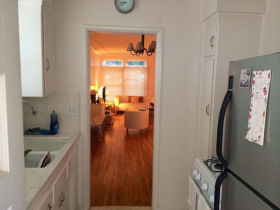 3rd image of 1419 25th St #A