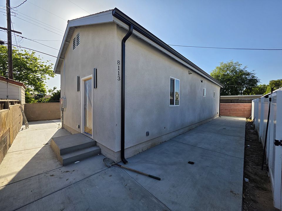 1st image of 8109 Woodman Ave #8113