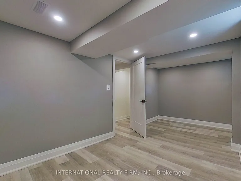 85 Churchill Ave — Photo 36