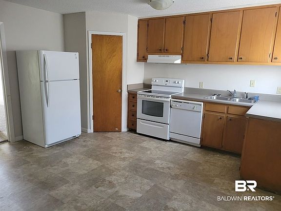 5th image of 210 Halsey St
