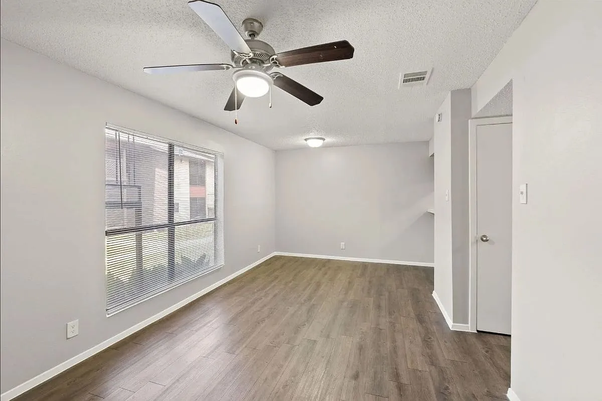 1 bed, 1.0 bath, 600 sqft, $899 — Photo 2
