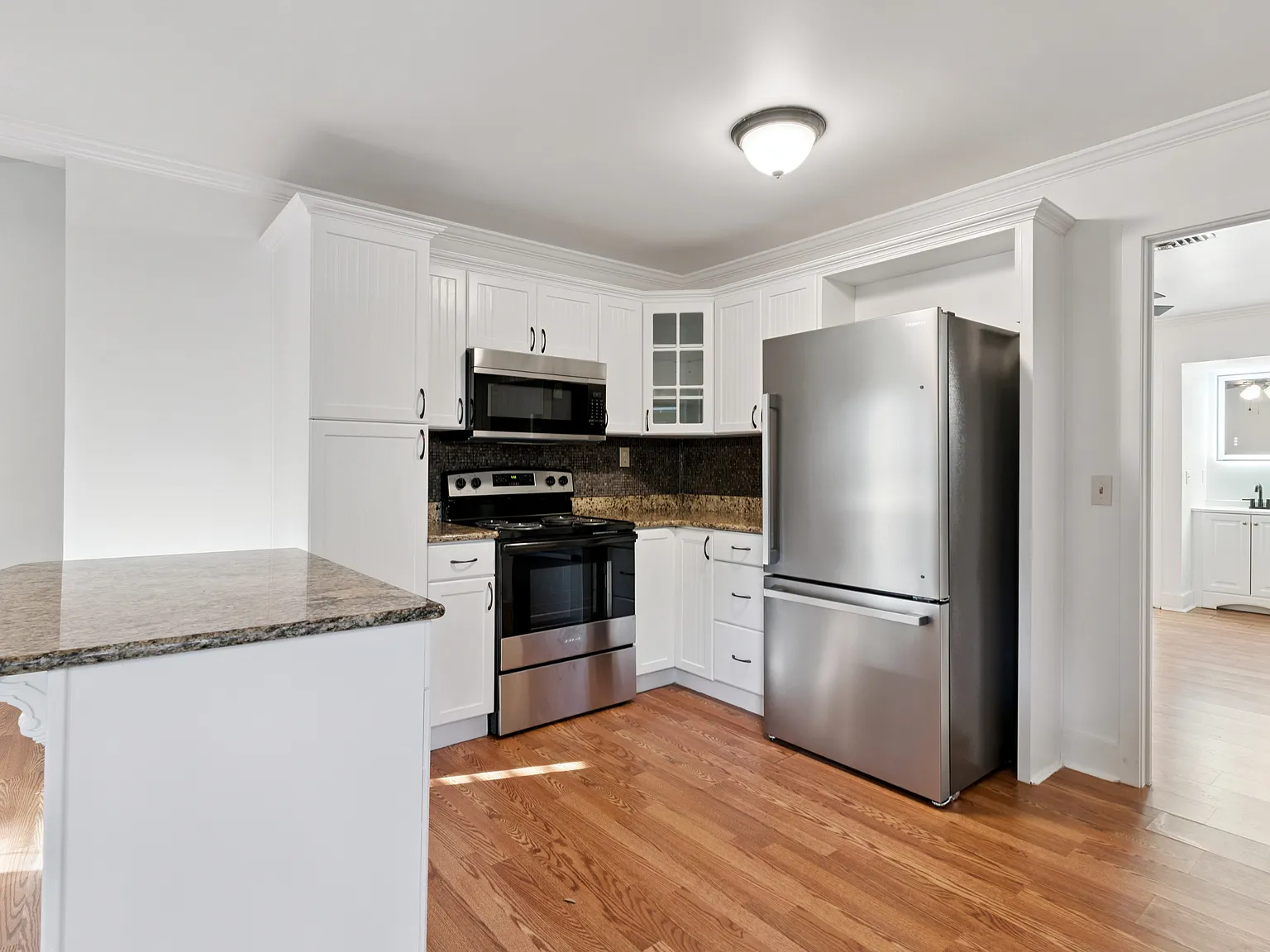 2 bed, 980 sqft, $2,200 — Photo 2