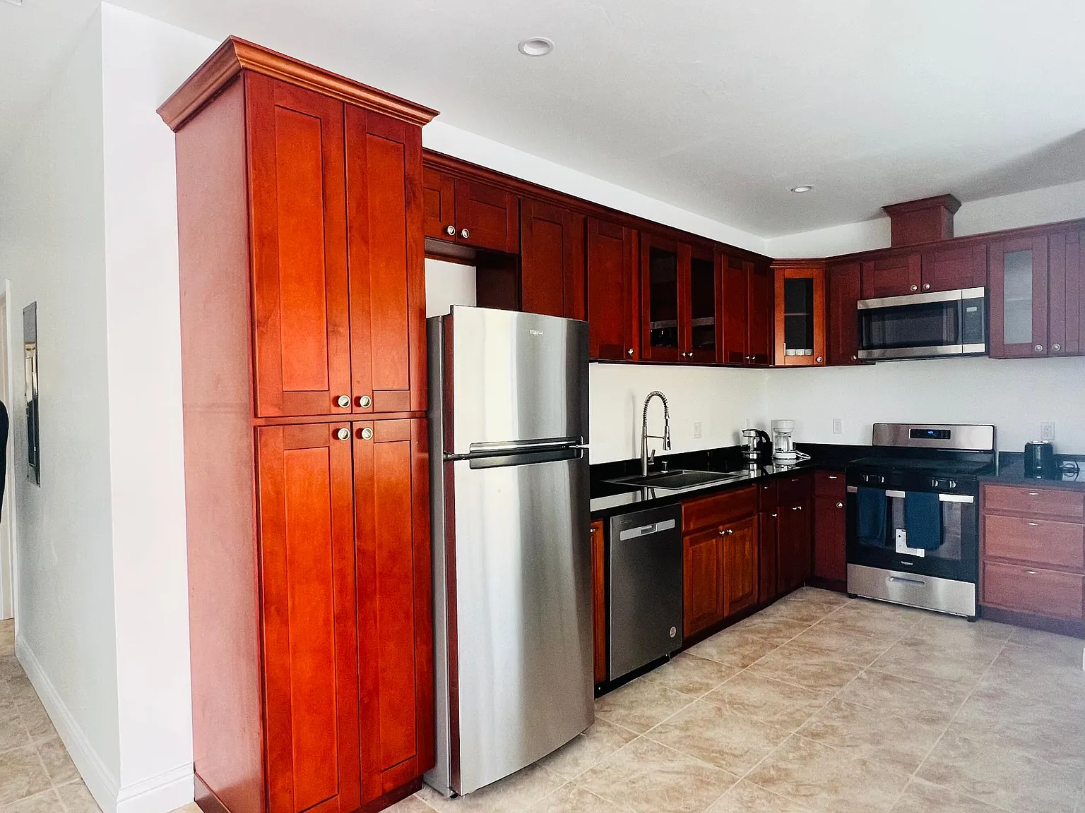 327 Reservation Rd — Photo 2