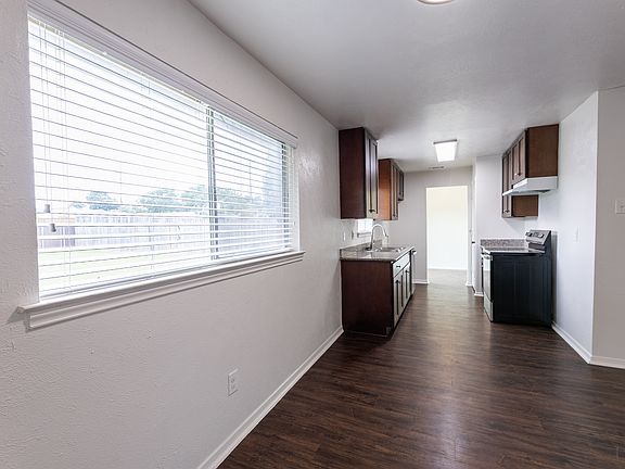 5th image of 4302 Hillsdale Ln