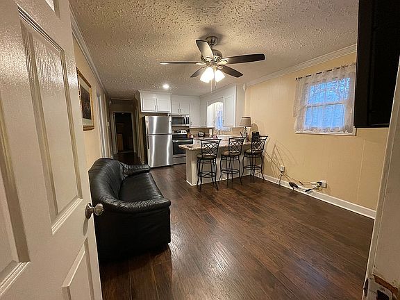 4th image of 110 Bluff Dr