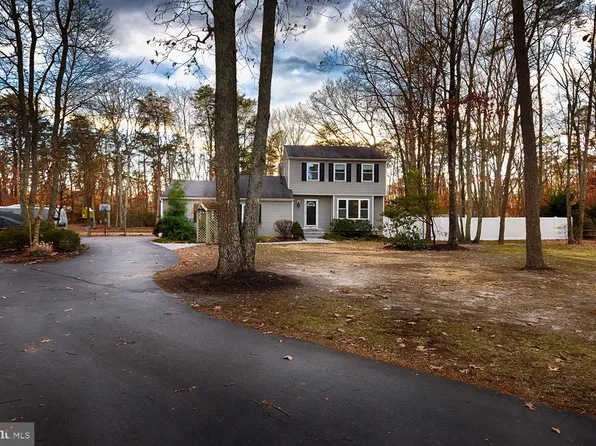 23 Elmwood Dr, Tabernacle, NJ 08088