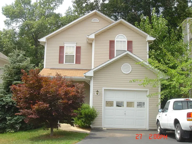 555 Upland St — Photo 1