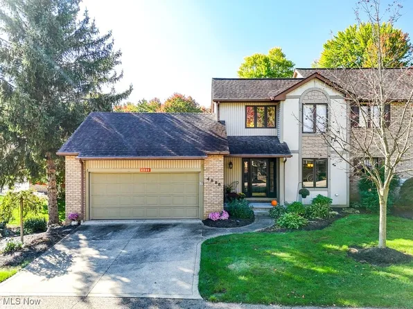 4888 Pond Dr NW, North Canton, OH 44720