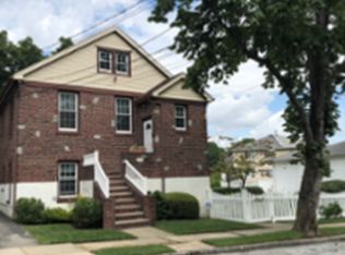 19 Roosevelt St, Staten Island, NY 10304