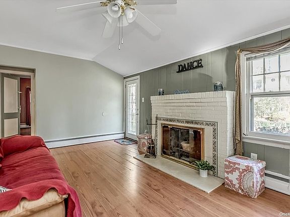 4th image of 25 Cedar Valley Ln