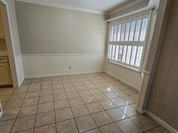 2nd image of 424 Top Hill Dr