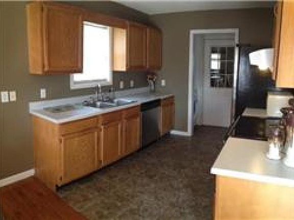 3rd image of 105 Hunters Ln
