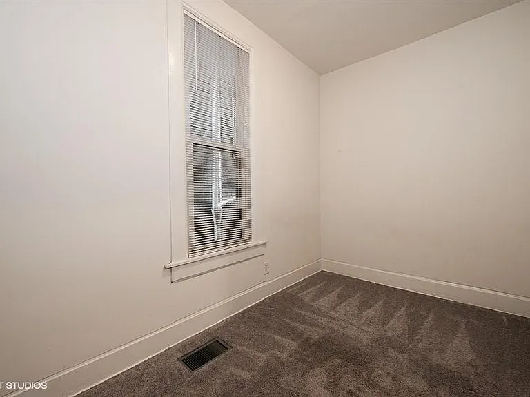 3041 N Southport Ave #1 — Photo 8