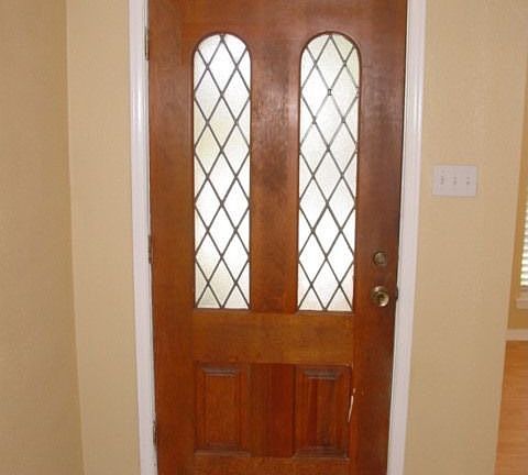 3rd image of 319 Robin Hill Ln