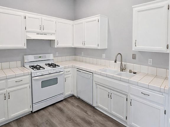 5th image of 7507 Cross Glade St