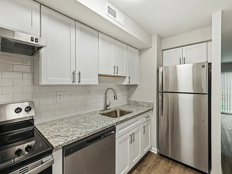 Explore the elegance of a contemporary kitchen with stunning features.
